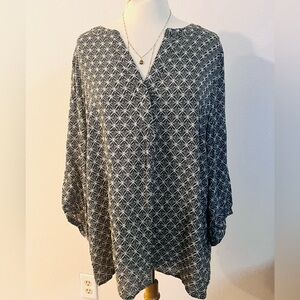 Marisa Christina  Plus V-neck relaxed blouse